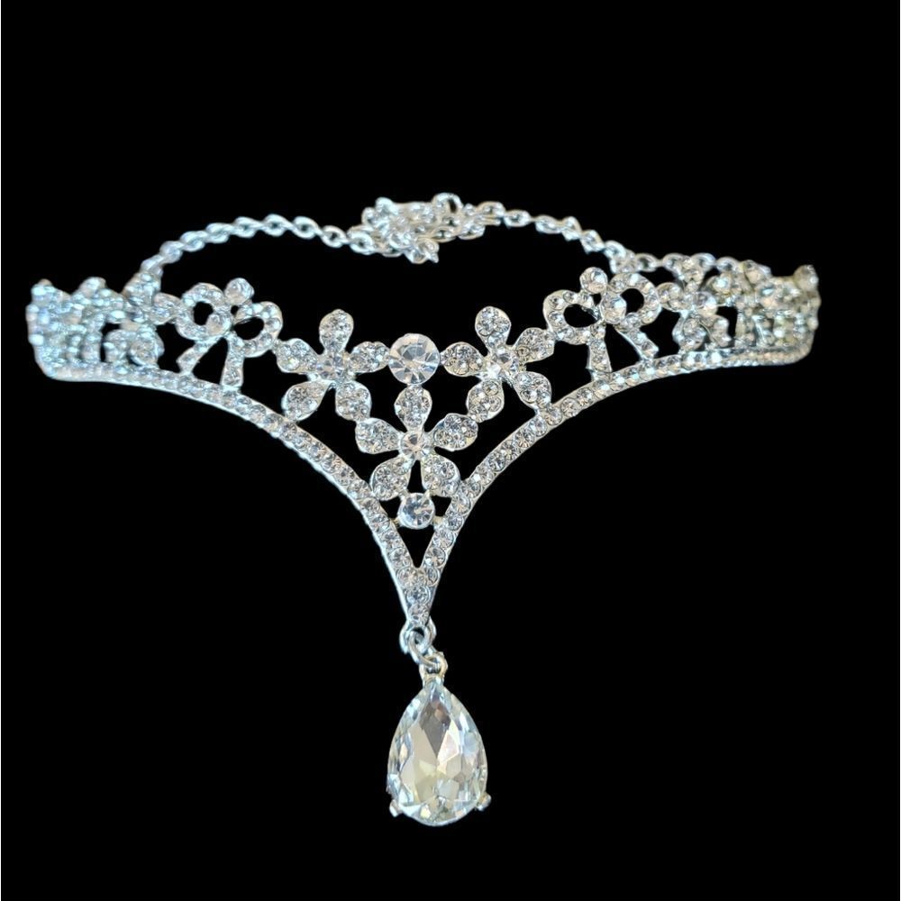 Wedding tiera silver tone and rhinestones.